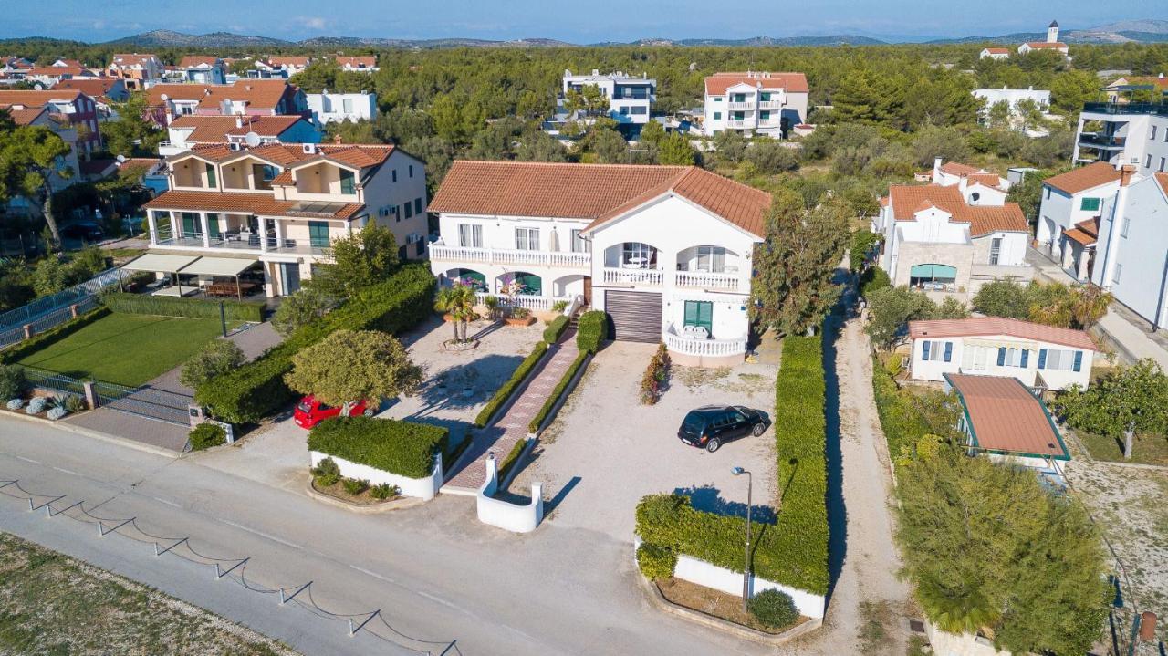 Apartment Robyn On The Beach Srima Exterior foto