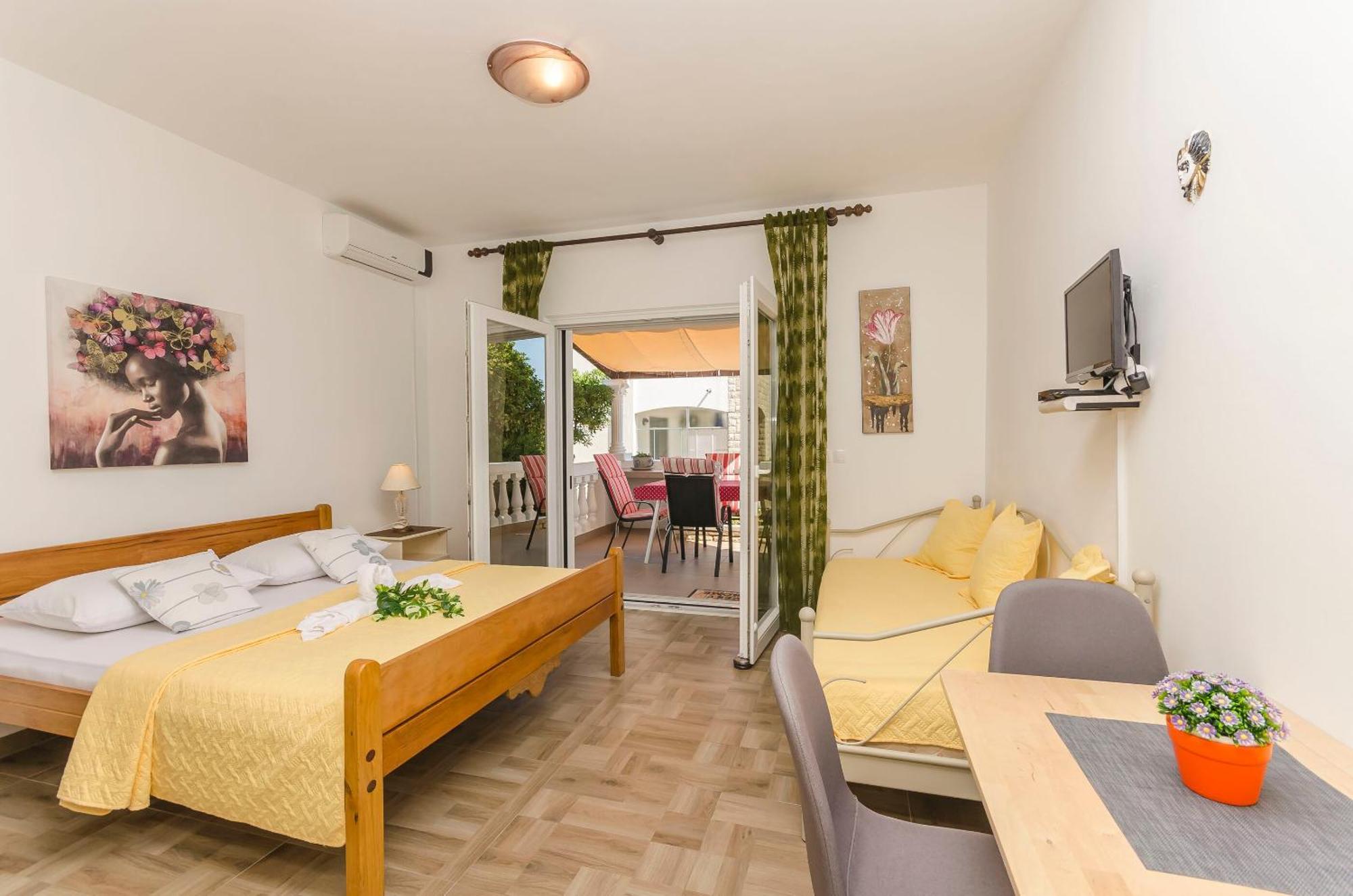 Apartment Robyn On The Beach Srima Exterior foto